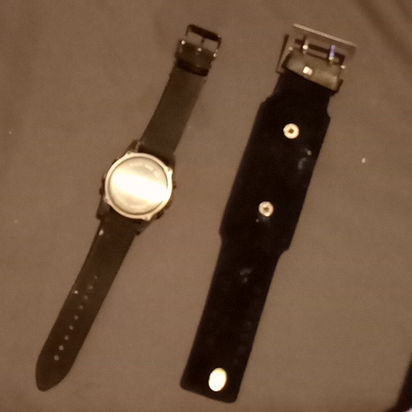 Watch - Picture 4 of 4